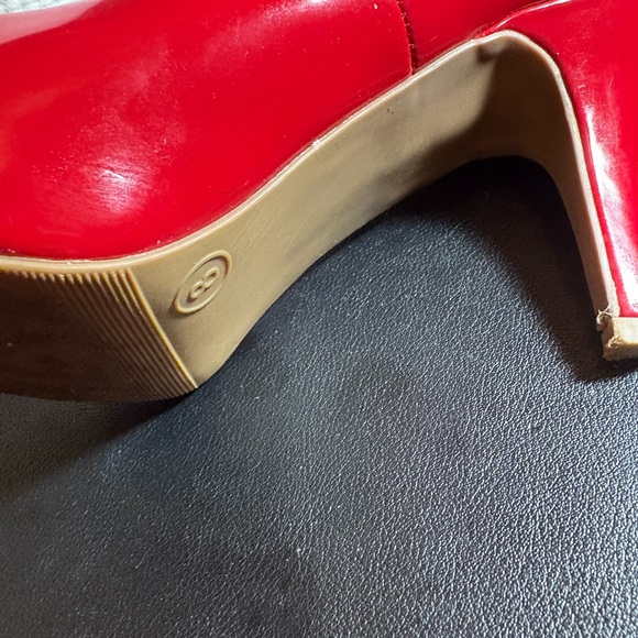Red Heels - Picture 4 of 8